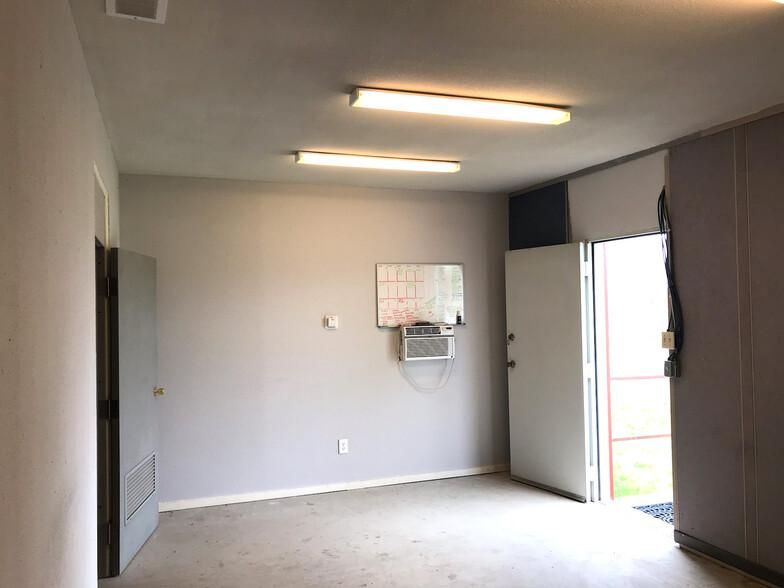 IH-10 W Industrial Buildings For Lease 38 Fm-289 photo 4