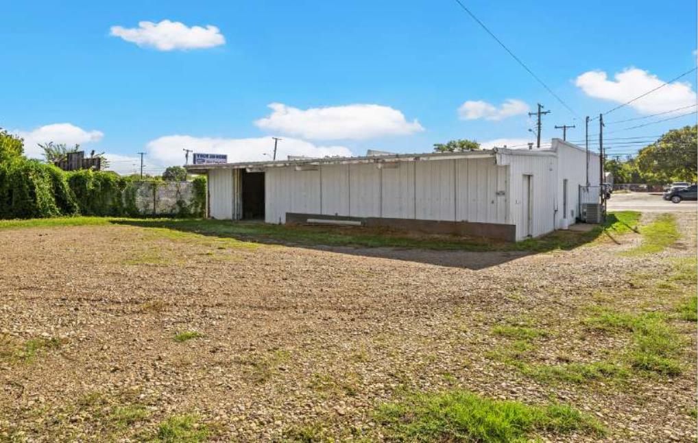 2125 Franklin Ave photo 4