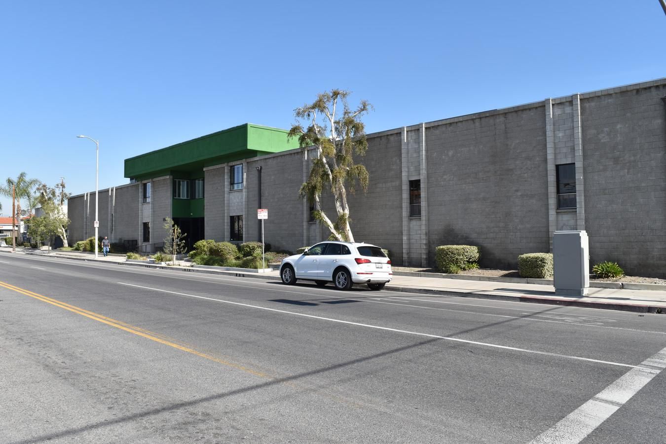 Brand New Commercial Kitchen with Large Lot! photo 1
