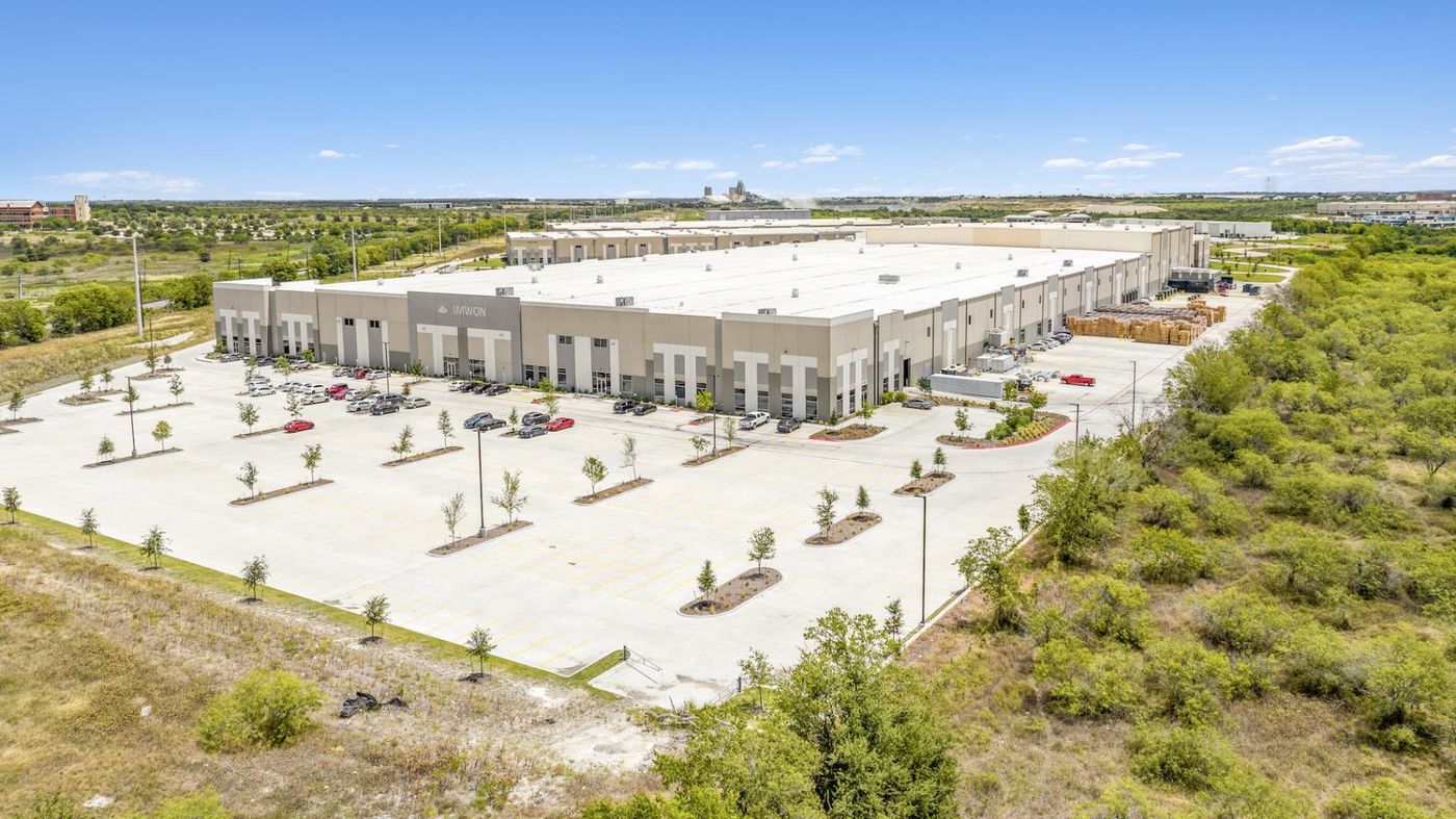 Plum Creek Logistics Center Building 3 photo 2