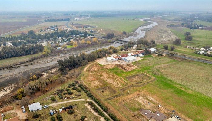 Warehouse Space for Rent at 10513 Road 236 Terra Bella, CA 93270 - #5