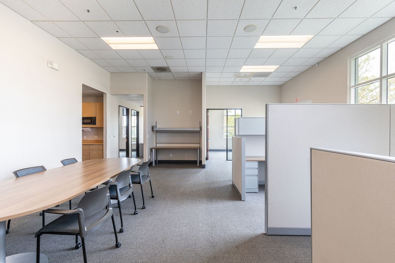First Class Warehouse & Office Near Highway 101 photo 4