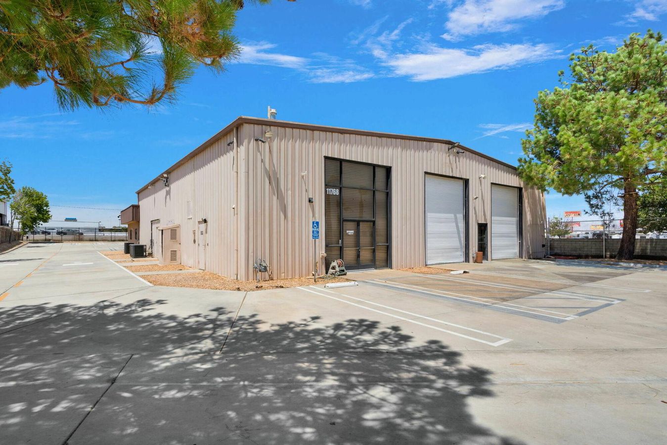 11768 Mariposa Rd. photo 2