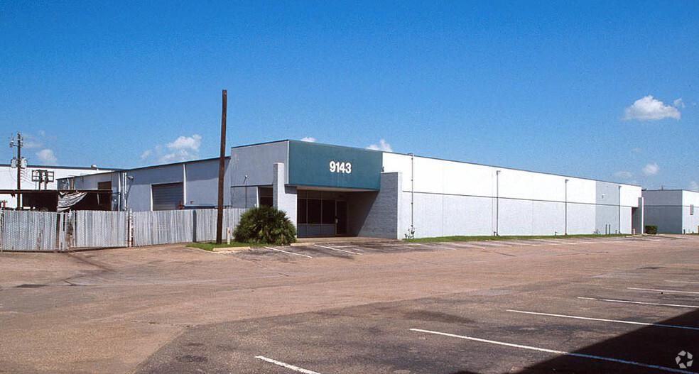 Building 2 9143-9145 Wallisville Rd photo 2