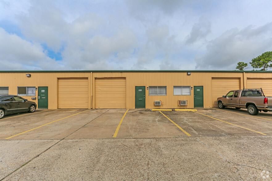 Southwest Service Center 9801-9811 Harwin Dr photo 3