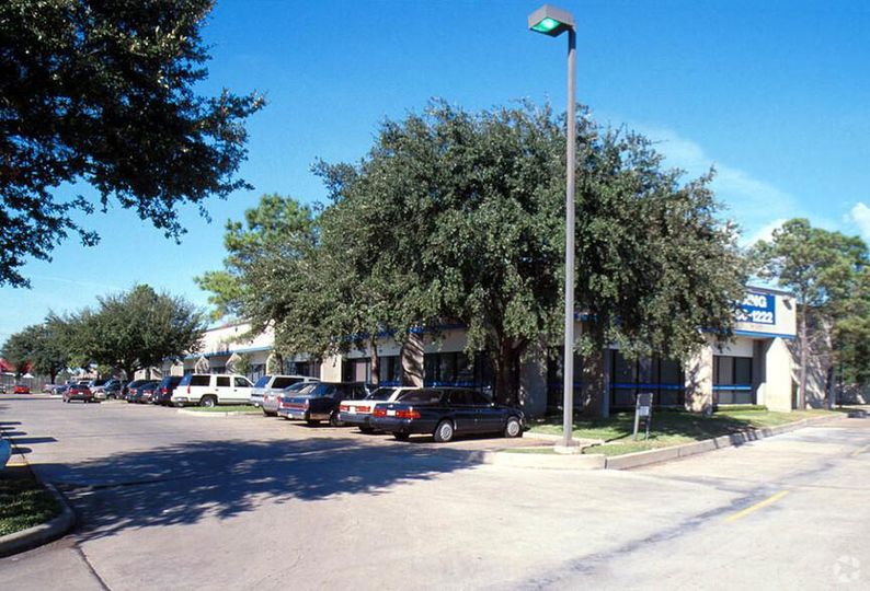 Bldg 3 6023-6037 S Loop Fwy E