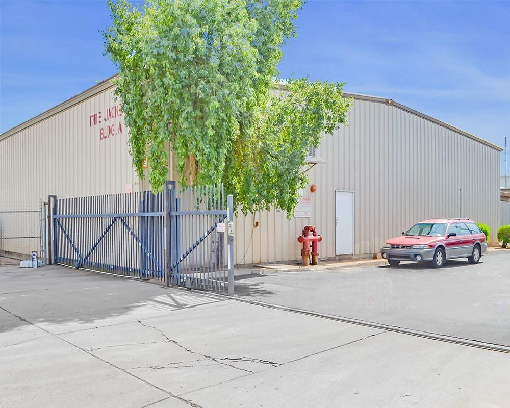 1711 E Jackson Street photo 2