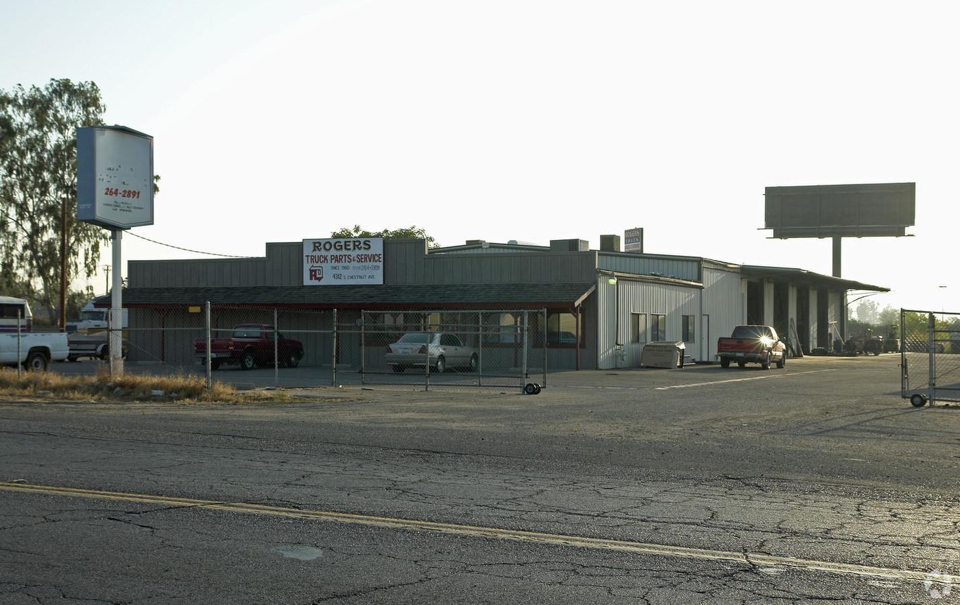 Freestanding ±11,900SF Warehouse+Land+Busines photo 2