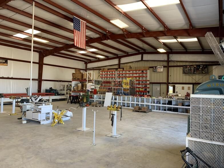 I-37 Office/Warehouse with Yard 102096 Ih 37 photo 4