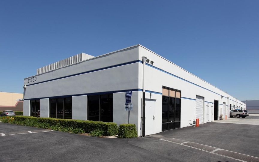 VACANT / AVAILABLE Space Adjacent to 405 Fwy