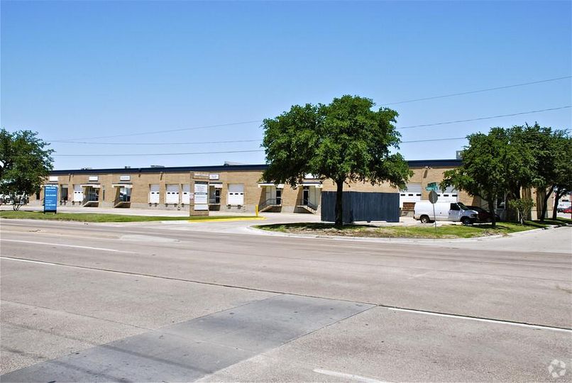 Bldg 2 3511-3539 Irving Blvd