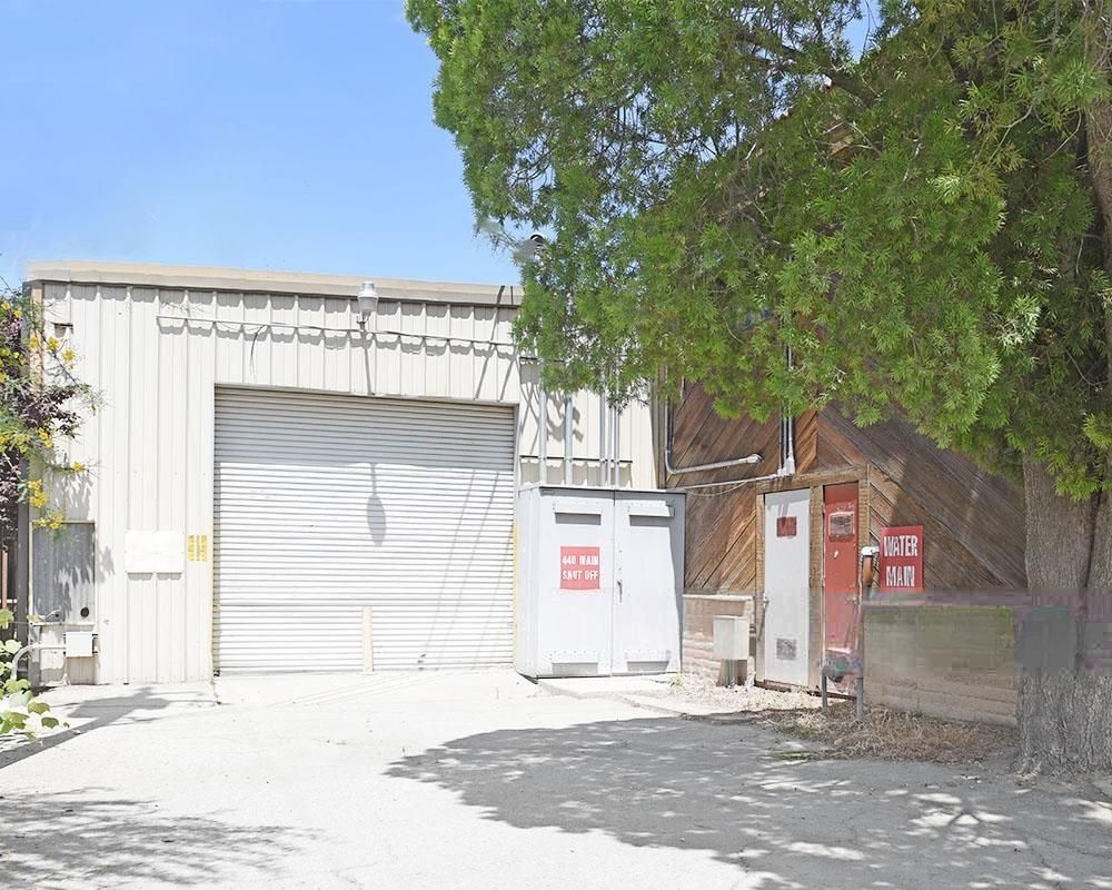 3912 Gilmore Avenue photo 2