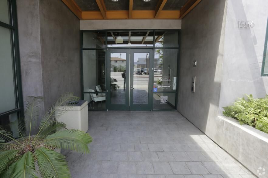 1556 20th St photo 2