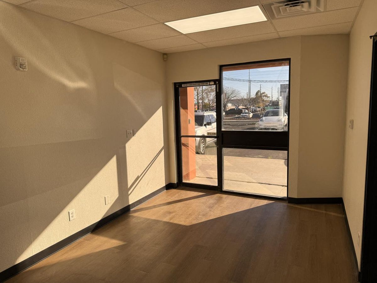 ±5,600 SF office/whs bldg with fenced yard photo 3