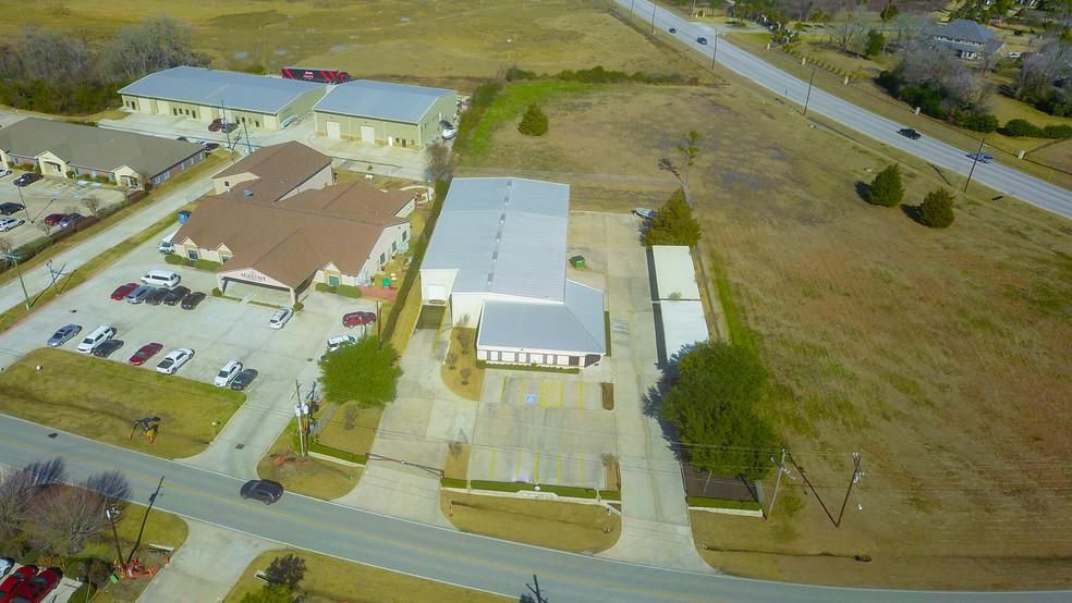 Freeport Business Park 18904 Freeport Dr photo 2