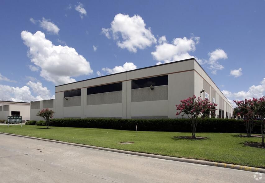 Bldg E 16502-16514 Air Center Blvd photo 3