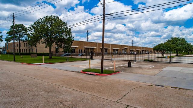 Minimax 3 1401-1431 Greengrass Dr