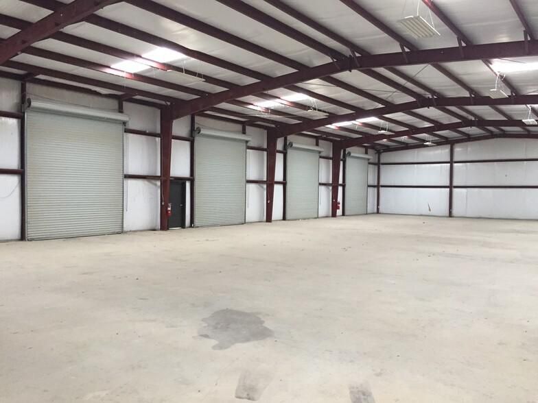I-37 Office/Warehouse with Yard 102096 Ih 37 photo 2