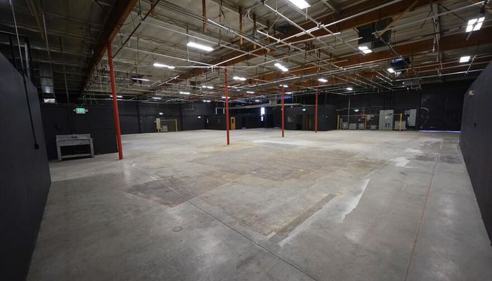 Warehouse Space for Rent at 8427 Canoga Ave Canoga Park, CA 91304 - #4