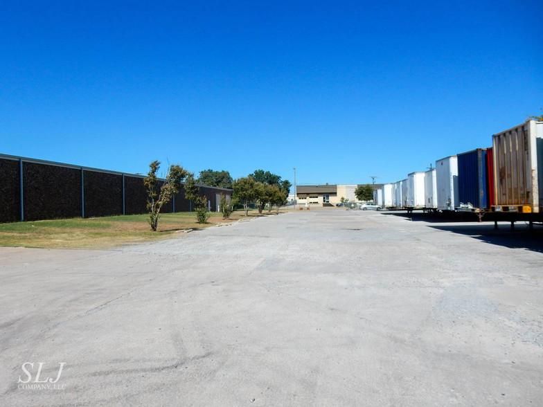 ±30,000 SF Building on 3.2 Acres in Addison 15200 Midway Rd photo 2