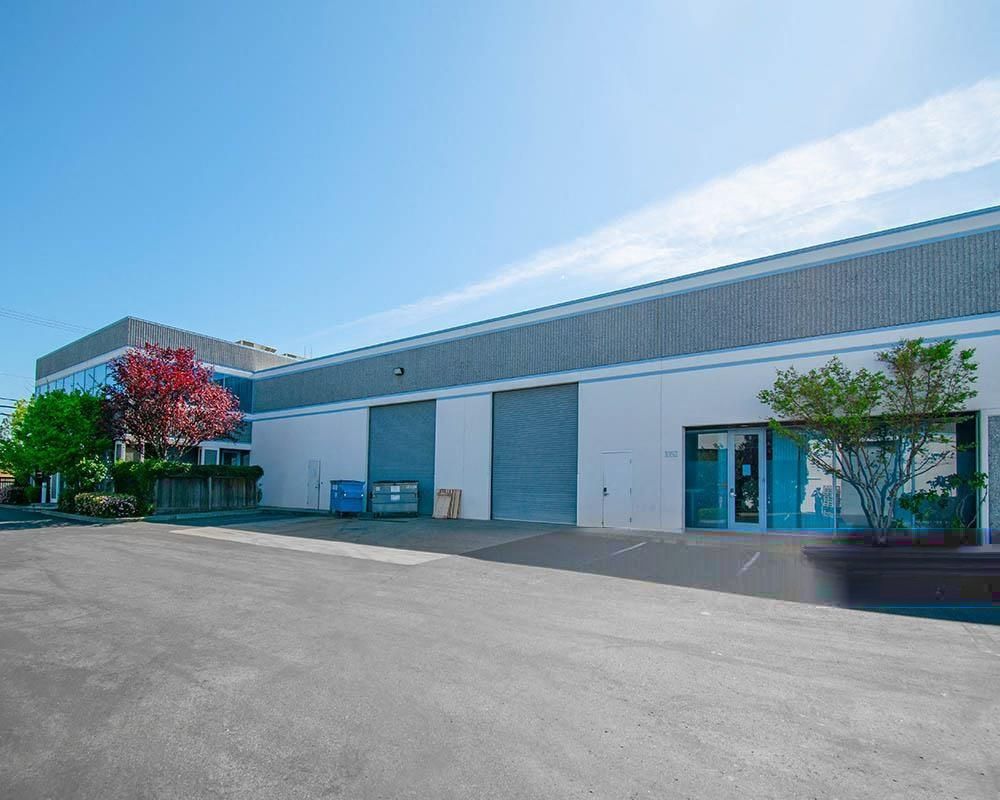 1030-1080 Commercial photo 1