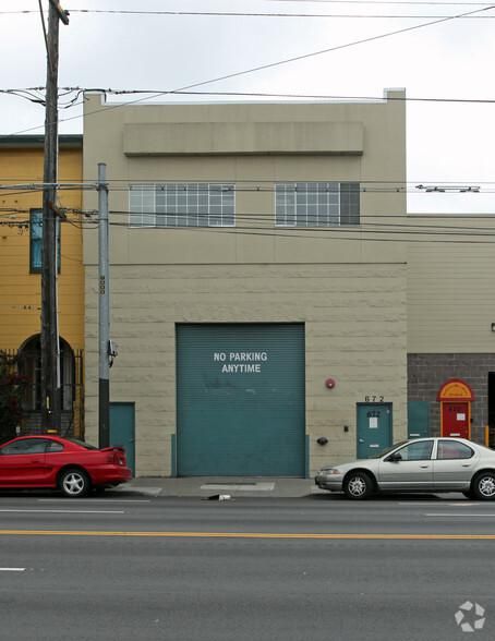 674 S Van Ness Ave photo 2