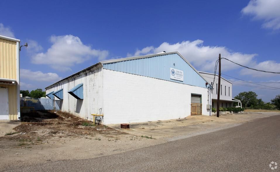 1102 Louisiana Ave photo 2
