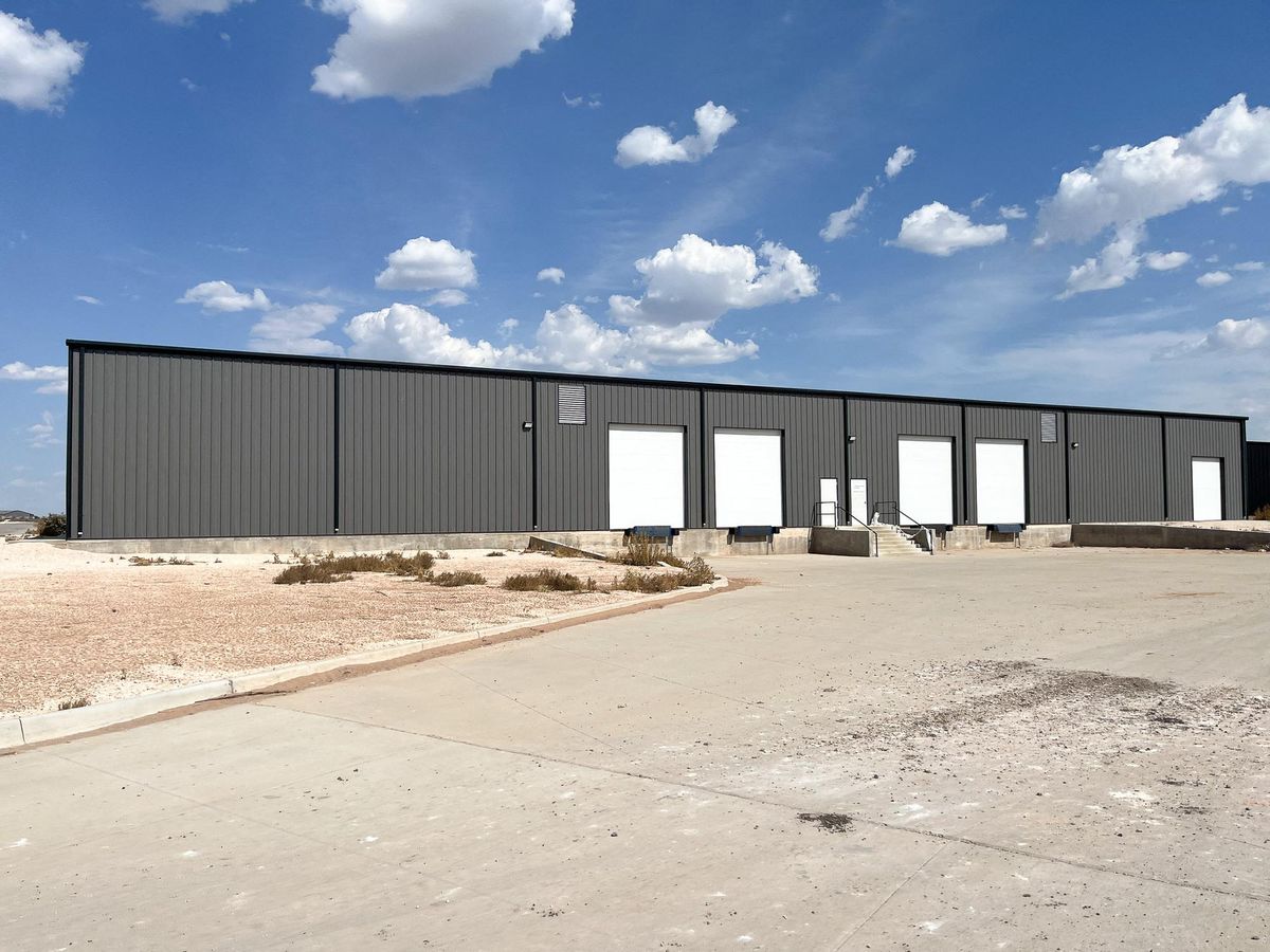Office/Warehouse Flex with Dock photo 3