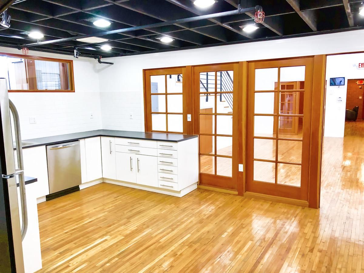 NY-Style Creative Loft with Kitchen photo 3