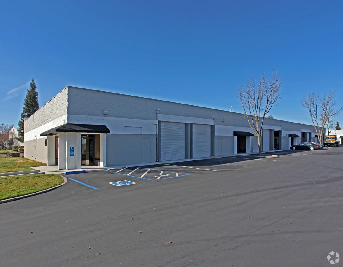 Bldg 3 photo 1