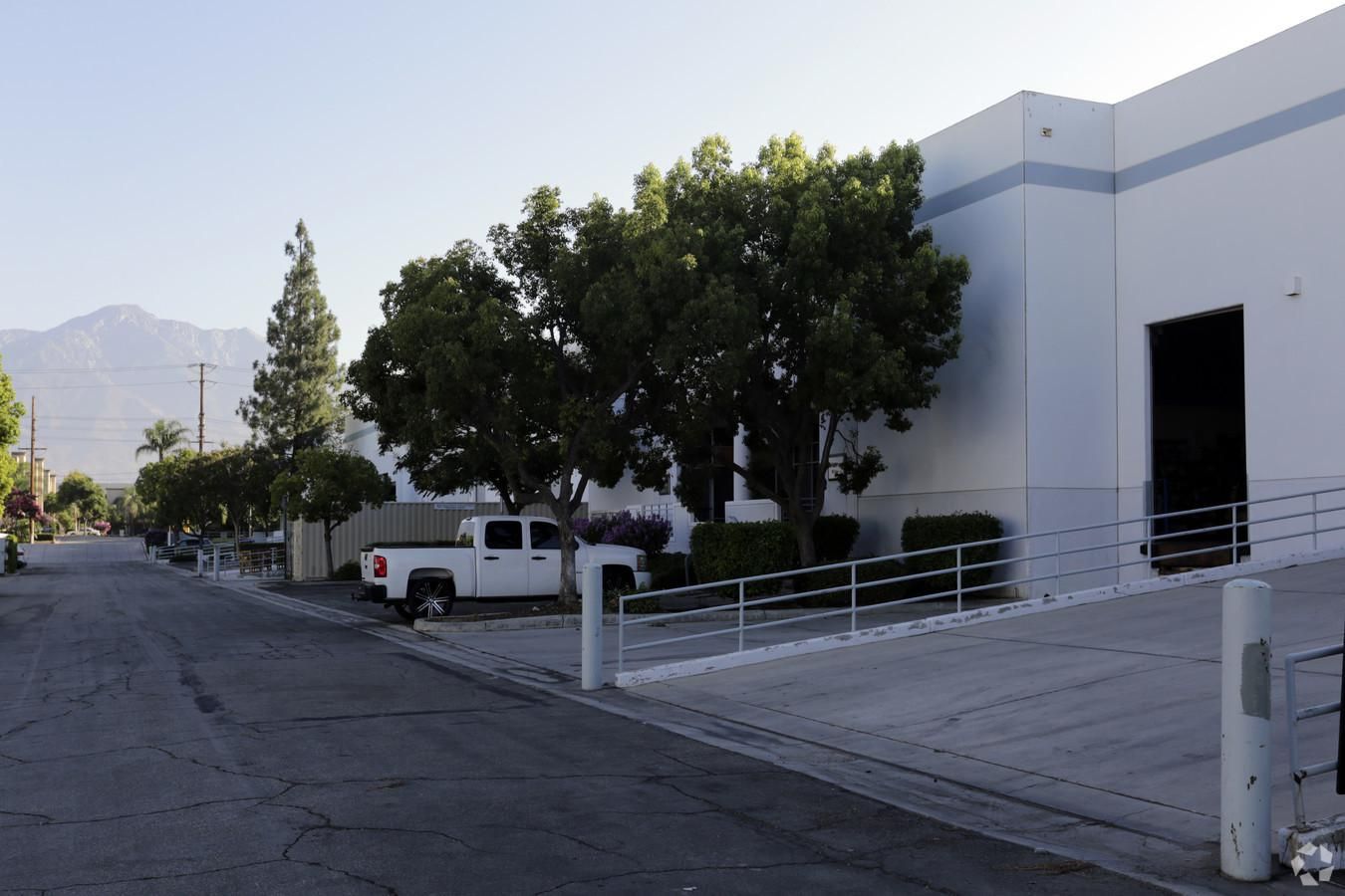 Bldg B photo 3