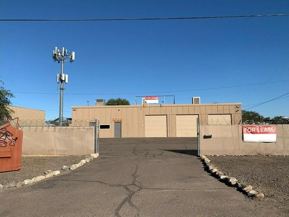 1020 E Gilbert Dr photo 3