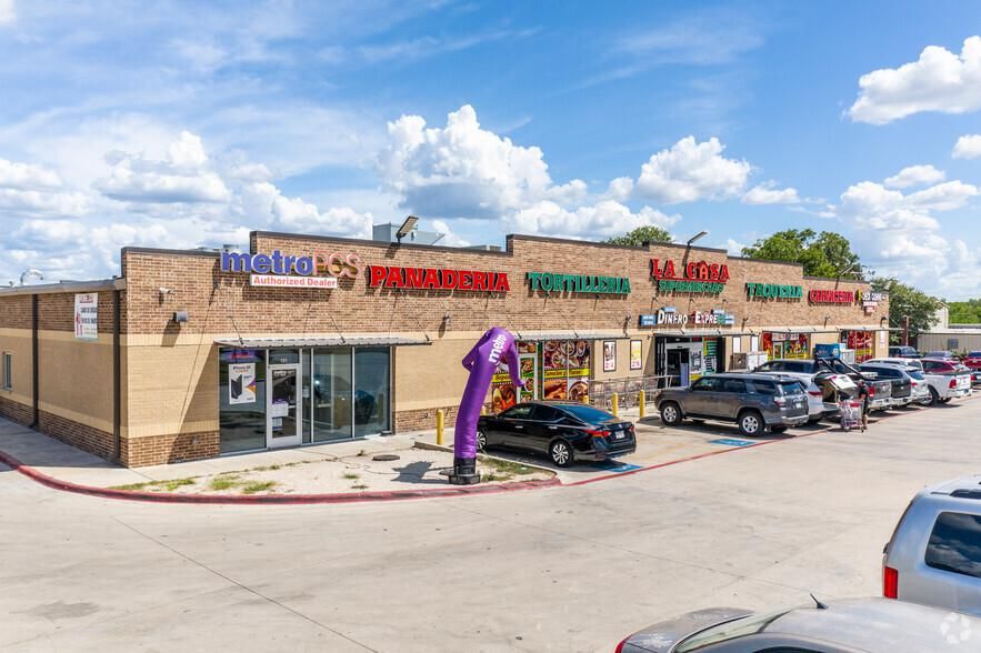 River Ranch Plaza 13015 Dessau Rd photo 2