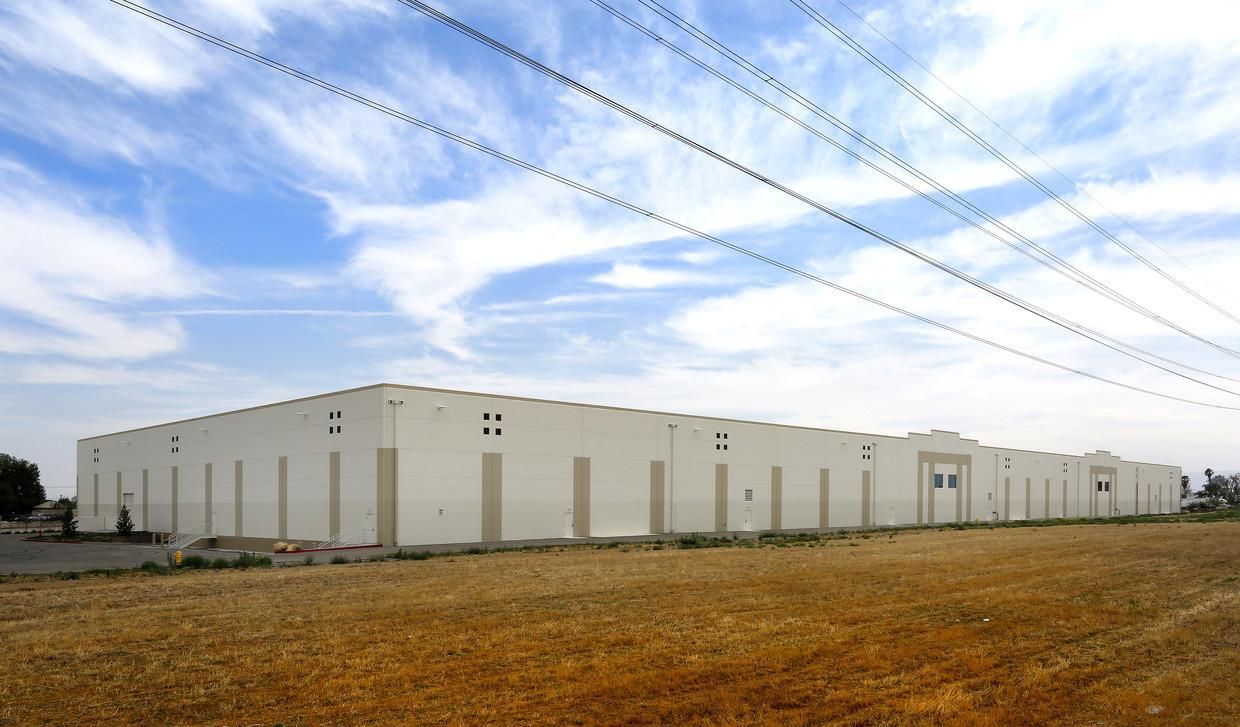 ±108,000 SF Sublease Industrial Warehouse photo 3