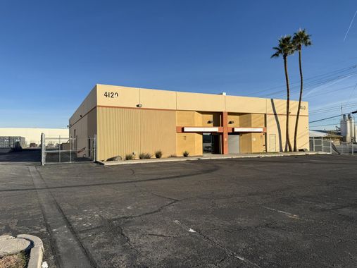 ±5,600 SF office/whs bldg with fenced yard