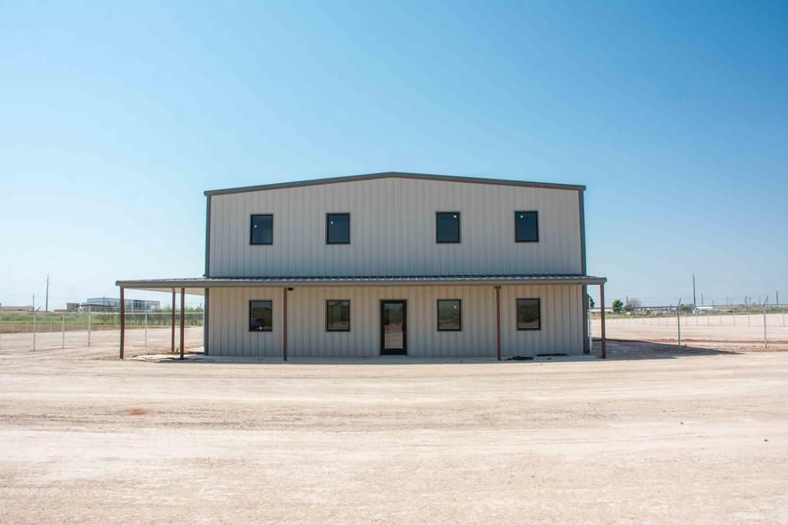 4708 E CR 128 photo 2
