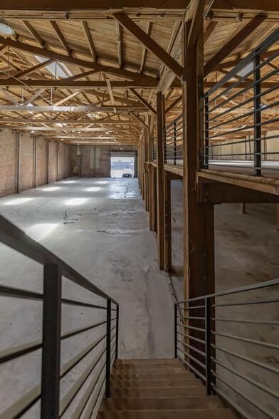NEWLY RENOVATED ARTS DISTRICT WAREHOUSE 2028 Bay St photo 4