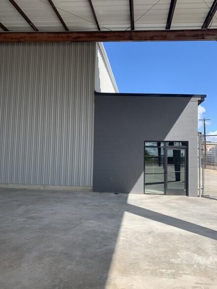 Exeter Packing, Dry/Cold Storage 401 S 1st St photo 1