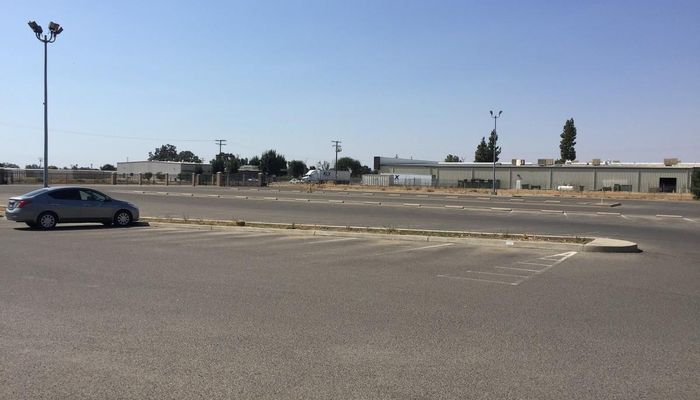 Warehouse Space for Sale at 90 W Poplar Rd Porterville, CA 93257 - #31