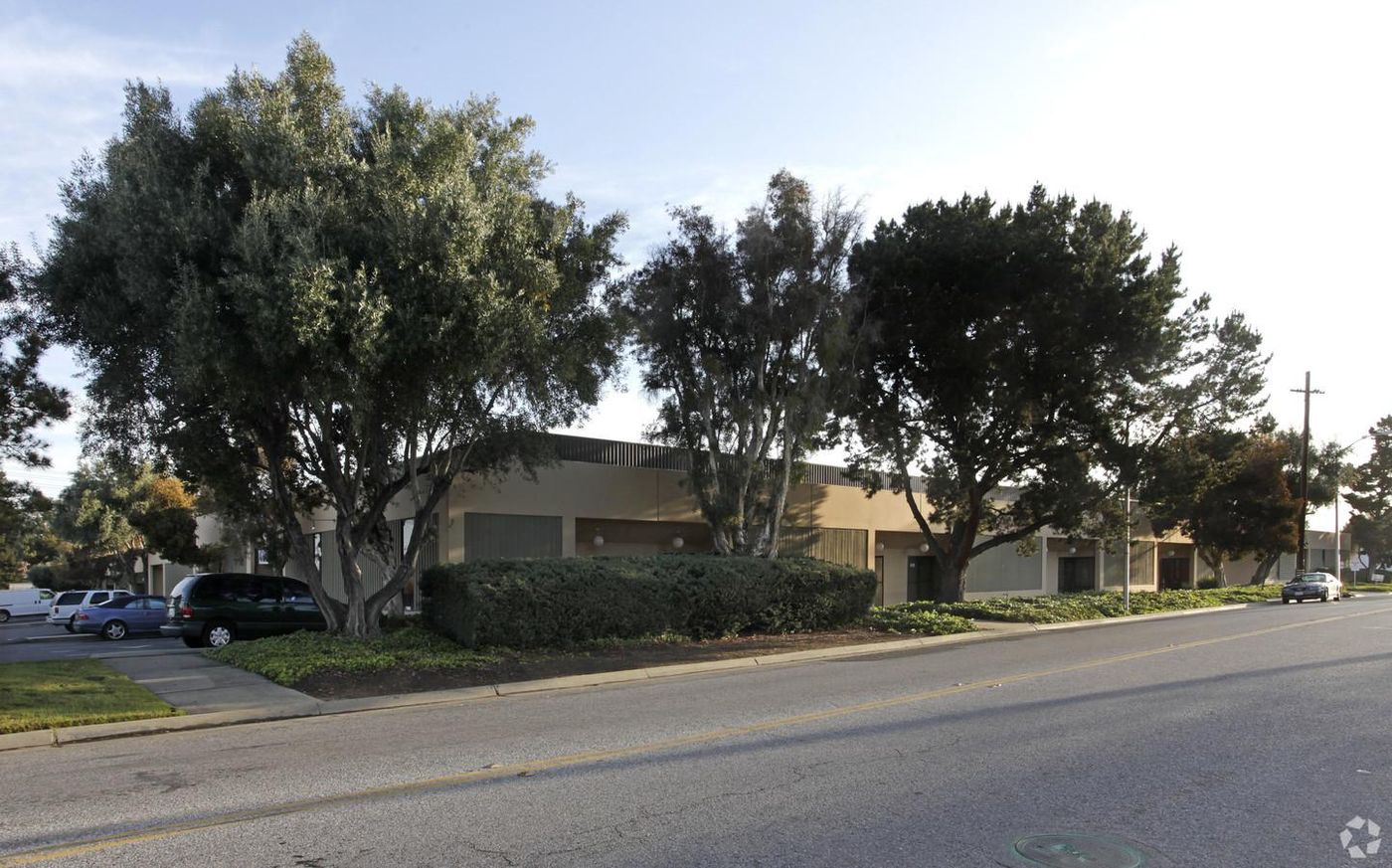 Building 2 photo 1