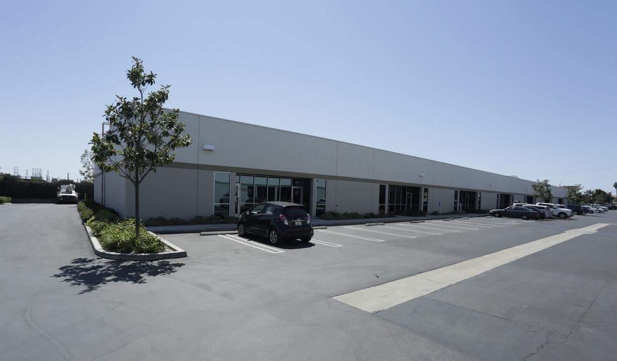 Turn-key Laboratory w/ Fixtures for Sublease photo 4
