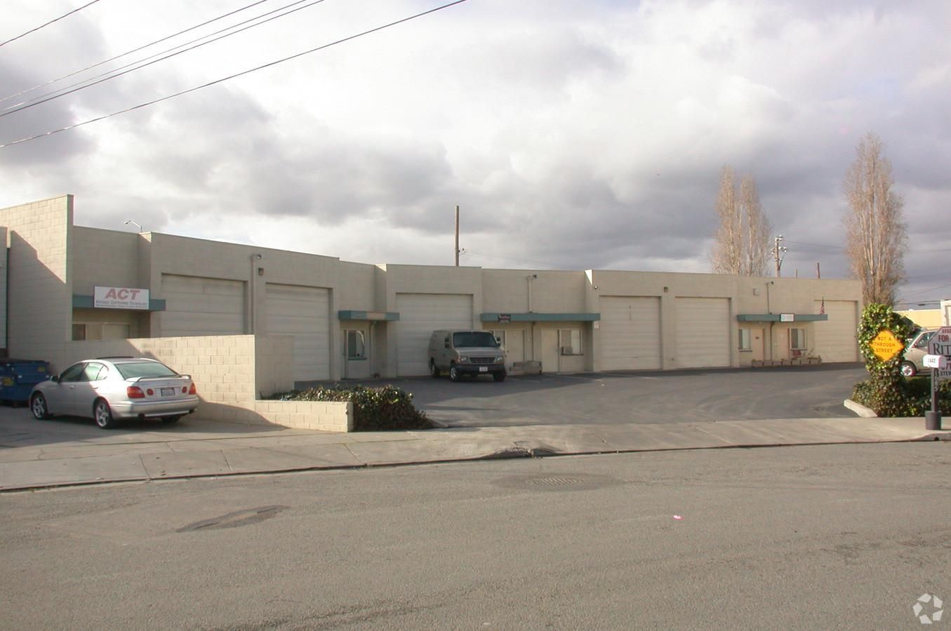1685 Angela St photo 2