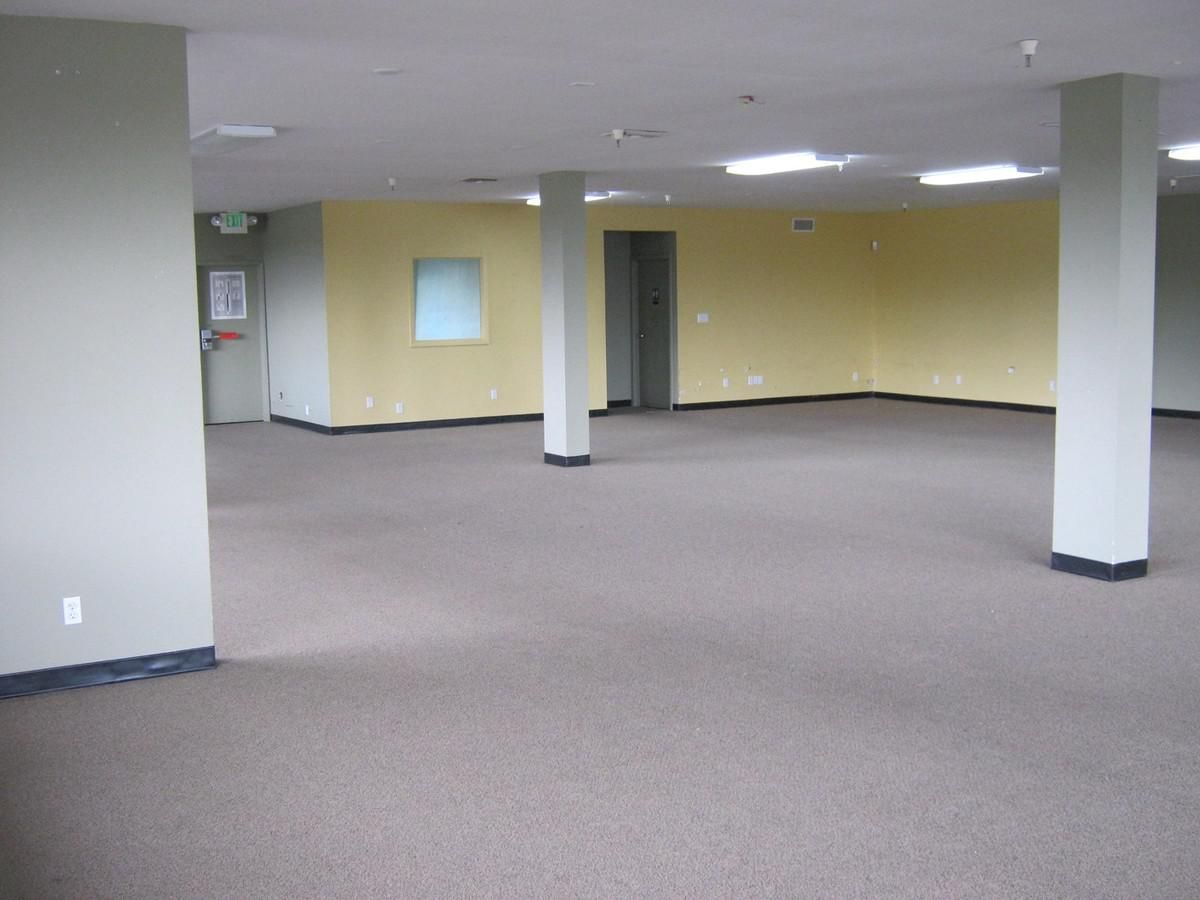 Great Showroom w/ Strong 101 Visibility photo 3