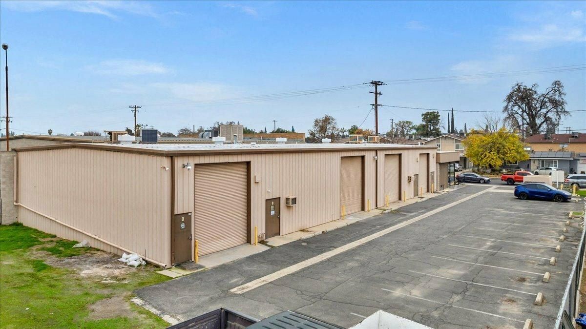 Multi-Tenant Industrial Building Near Highway 198 photo 4
