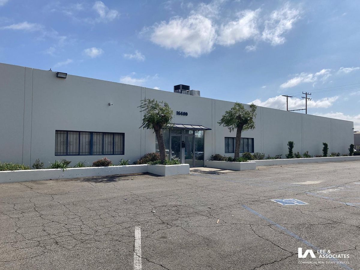 16400 Garfield Ave photo 2