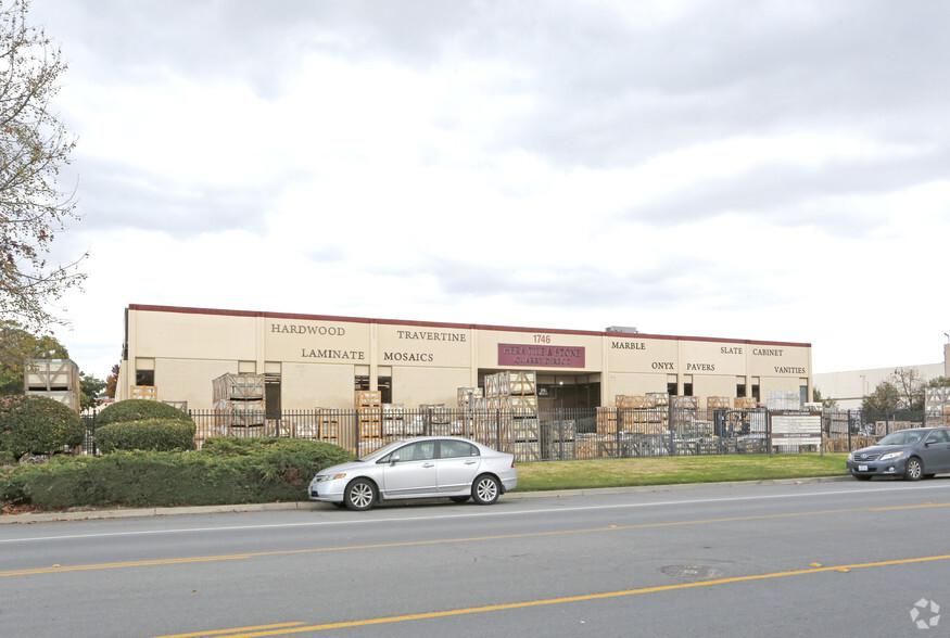 1746 Junction Ave photo 4