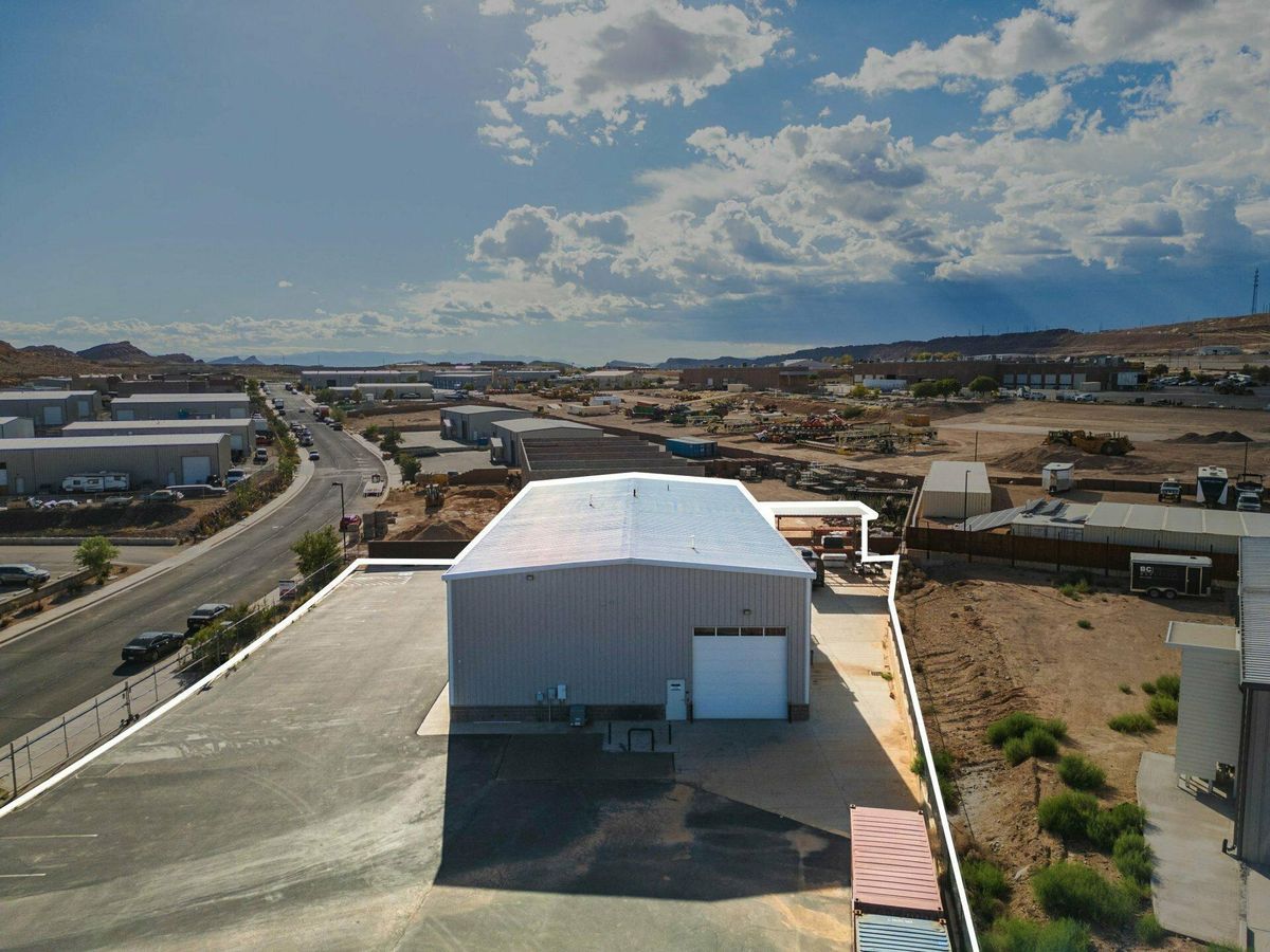 Beautiful Flex Industrial Bldg. with M-2 Zoning!! photo 3