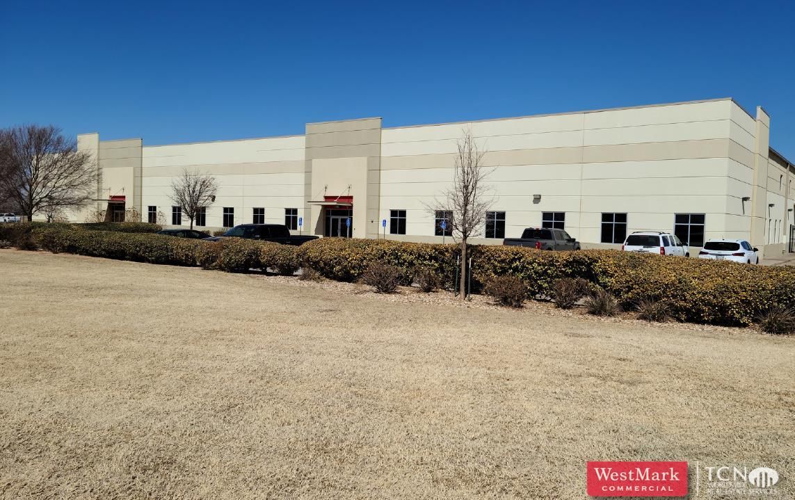 501 E Hunter photo 1