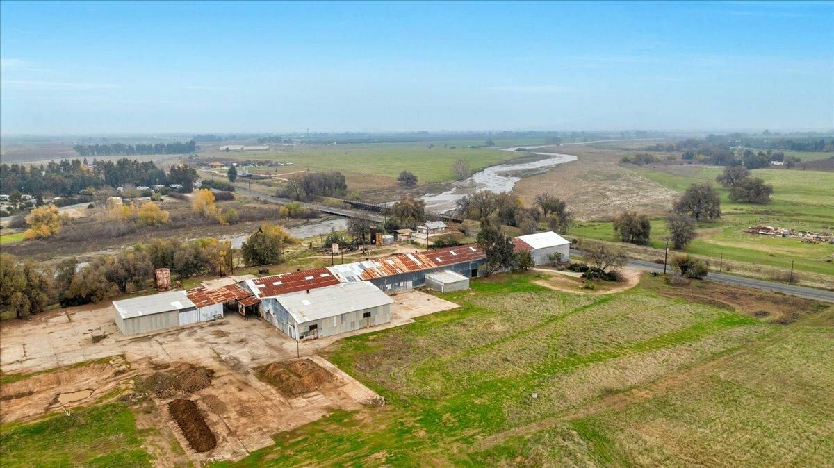 One ±19,200 SF Existing Building on a ±506,603 SF lot (±11.63 Acres) photo 3