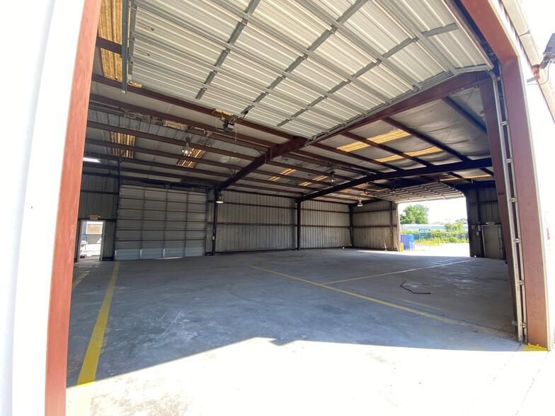 1355 Sheffield Blvd photo 4